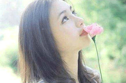 生活充满艰辛，只要再多坚持一下，惊喜或许就在下一秒