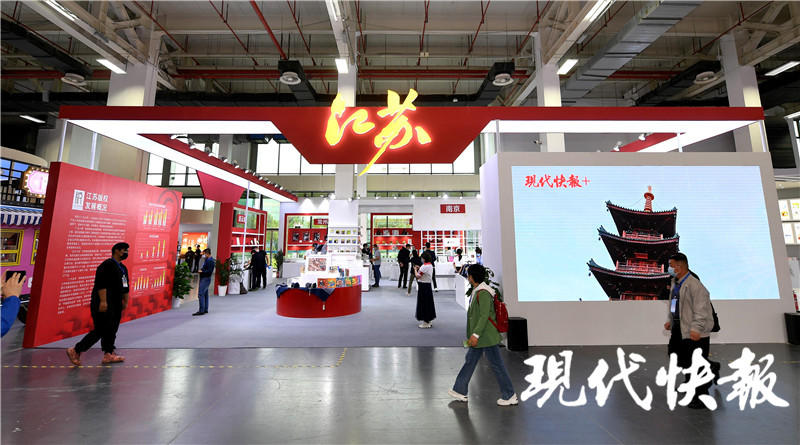 吴江丝绸、非遗展演亮了！江苏34家企业参加   八届中国国际版权博览会