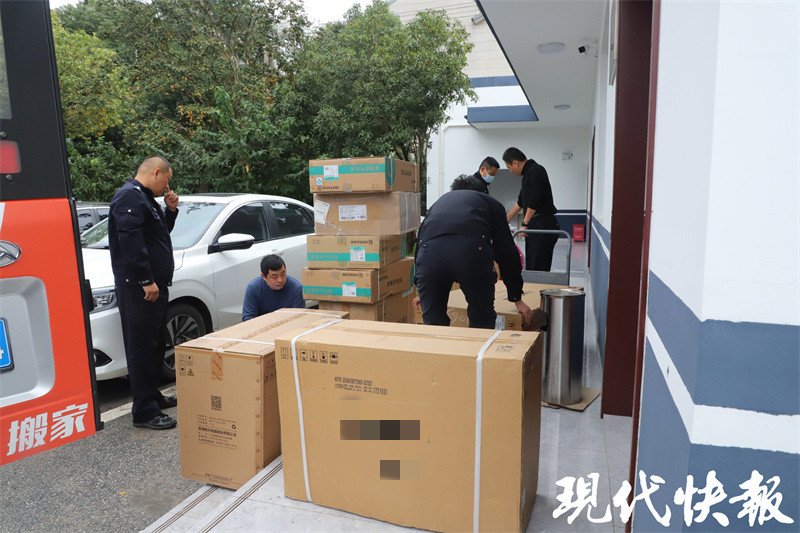 送货员狂偷34件大家电,房间都被塞满了