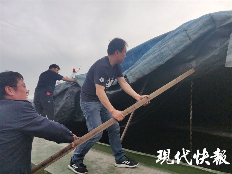 货船昼伏夜出，一查竟是“隐形”采砂船