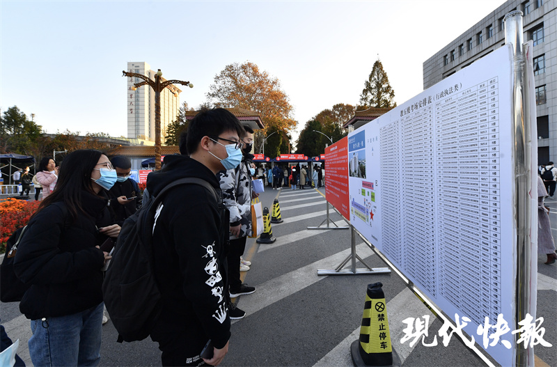 2022年度国考公共科目笔试开考：212.3万人过审，平均竞争比达68:1