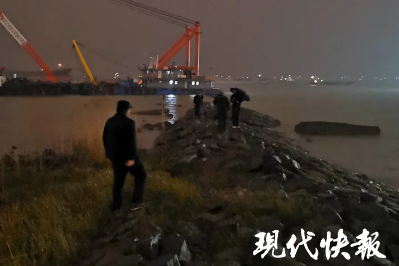 小伙打110给母亲留“遗言”，民警江边苦劝1小时