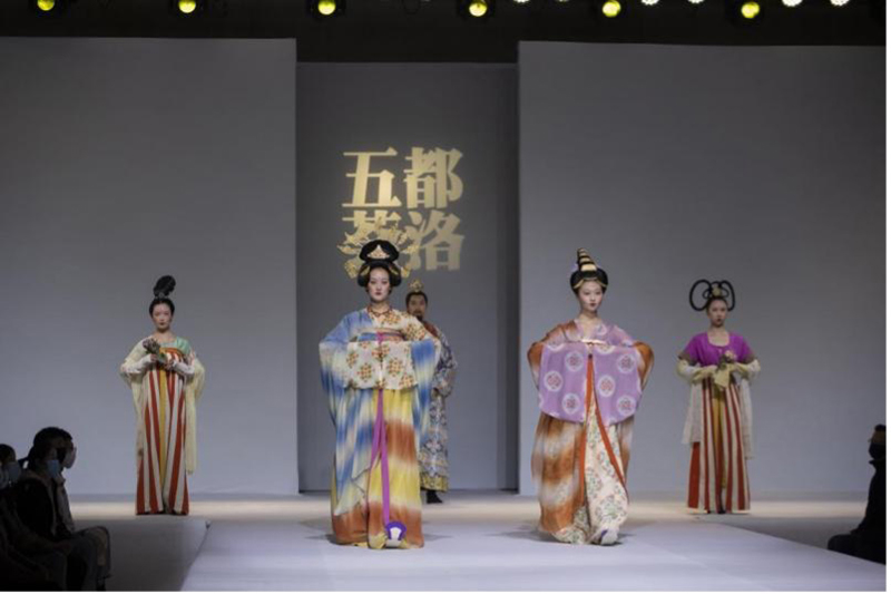 《      走单骑》   二季让“世遗”与生活联结