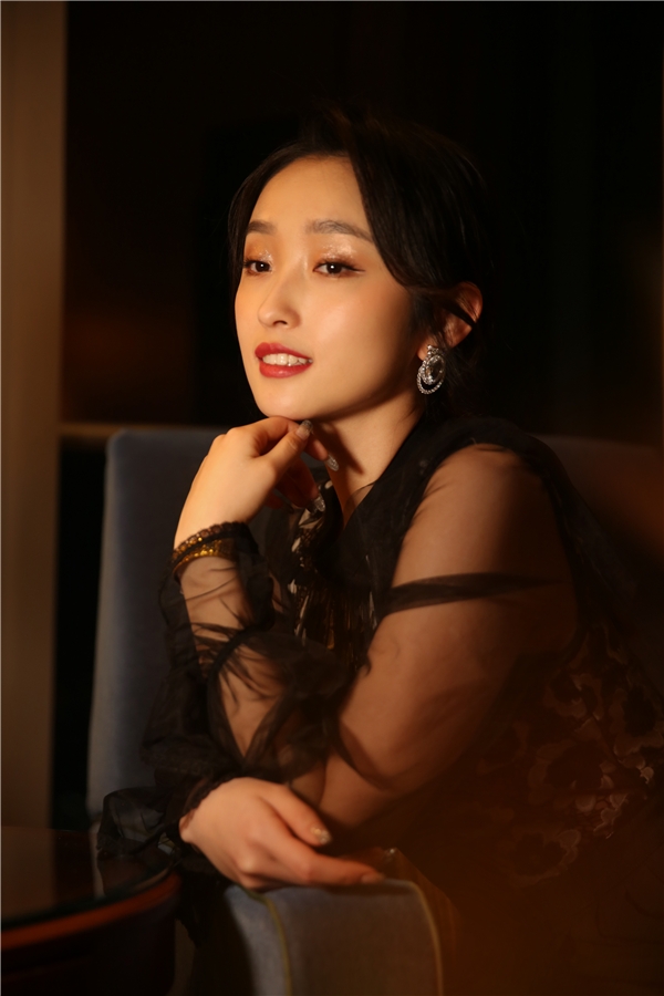 薛卉葳演绎经典情感剧《我爱你》