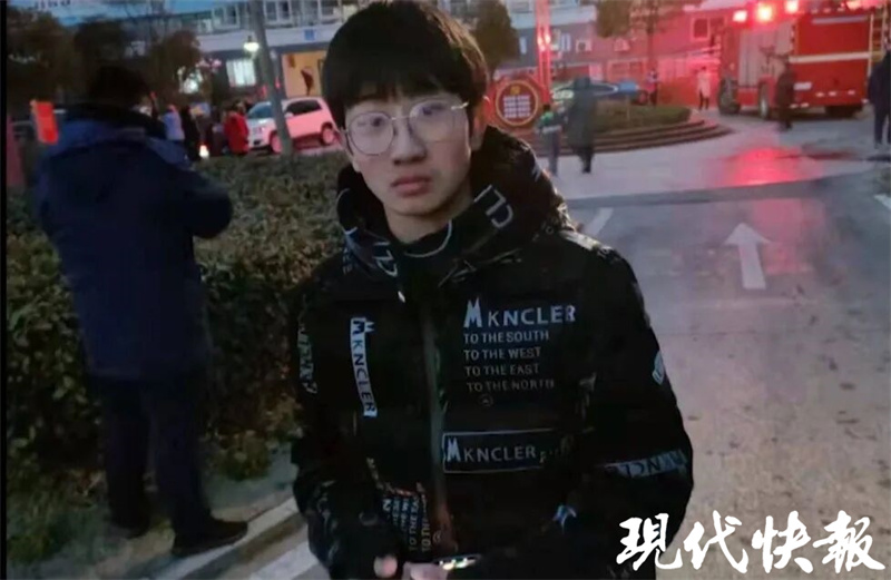 难忘的生日！16岁少年看病途中冲上11楼灭火救人