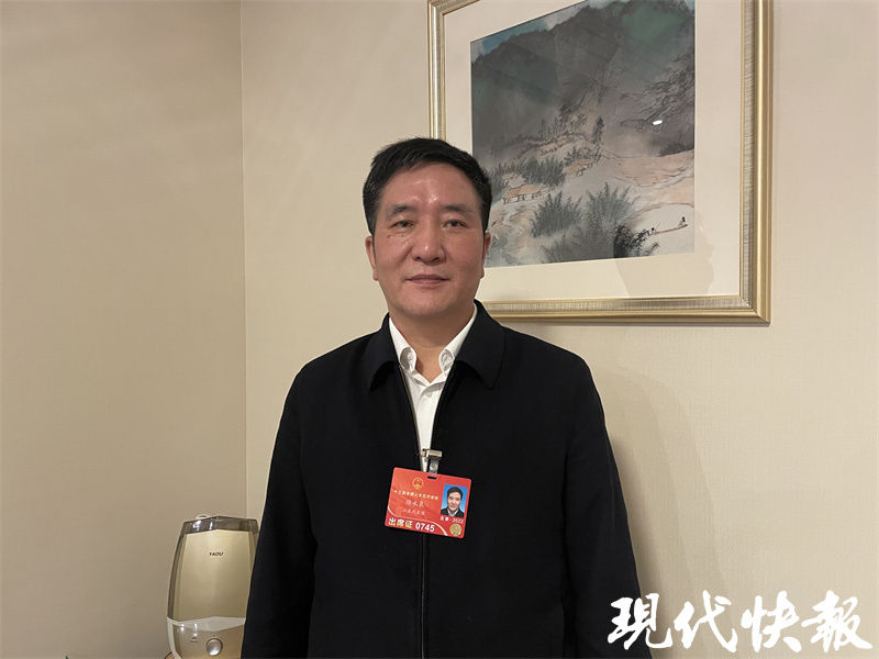 全国人大代表、江苏省交通厅厅长陆永泉:建议货车严重超限超载入刑
