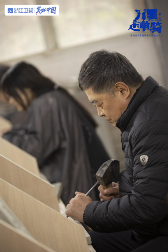 《 走单骑2》走进大足石刻 体验历史传承之道