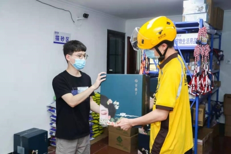 美团闪购:七夕“标配”鲜花订单是去年同期3倍 美妆宠物成90后送礼新选项