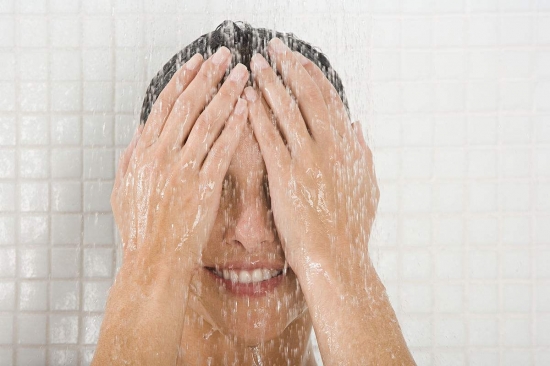 气温再热也别洗冷水澡！很有可能会引起一场不幸