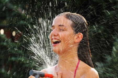 气温再热也别洗冷水澡！很有可能会引起一场不幸