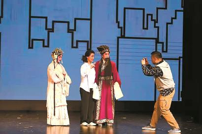 当代小剧场戏曲创演的三重路径
