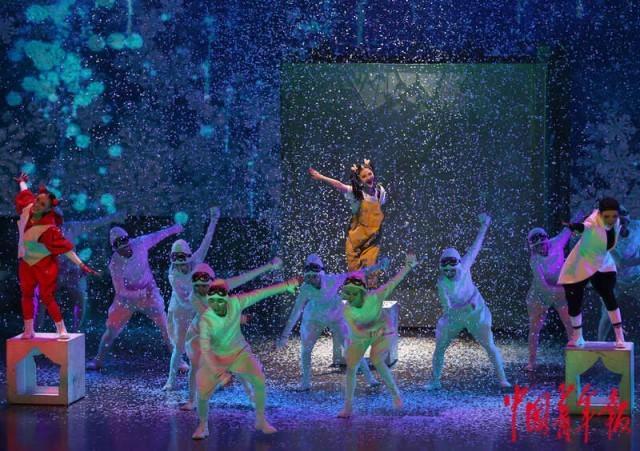 “冰墩墩”“雪容融”现身儿童音乐剧