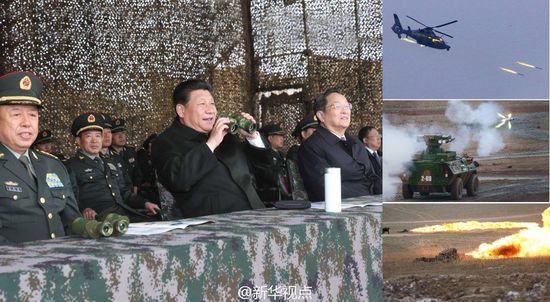 冒雨观摩新疆军区实弹射击 视察某红军师(图)