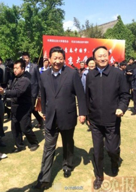 访问北京大学告诫大学生:当官就不要想发财