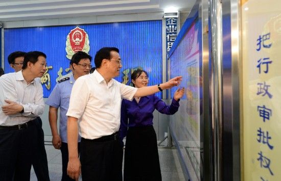 李克强总理深入海南基层考察调研 强调发展是   一要务