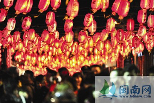 千门灯火闹元宵 昨日刺桐夜似昼