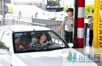 免费车免卡上高速首日 半数司机称不知道