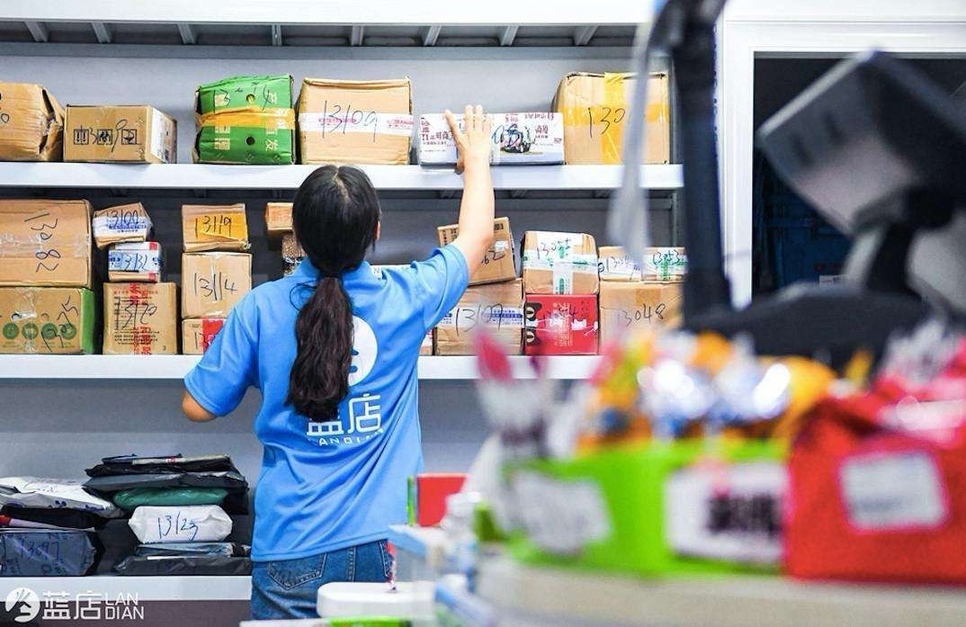冬天取快递不再冷，让蓝店快递帮您代收