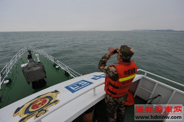 渔船崇武倾覆2死4失踪 2人紧抱泡沫获救