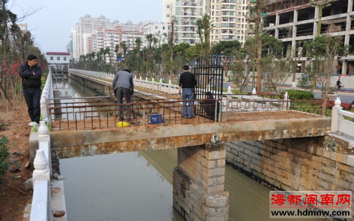 刺桐路跨河桥被封堵禁横穿