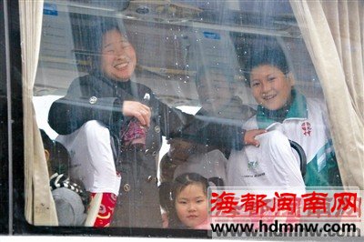争当环卫志愿者我们和雷锋一样快乐