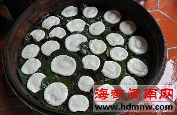 鲤城江南霞洲妈祖宫:厝边学做龟粿 揉捏按压乐融融