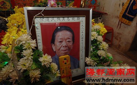 92岁慈祥阿婆去世 全村人送行