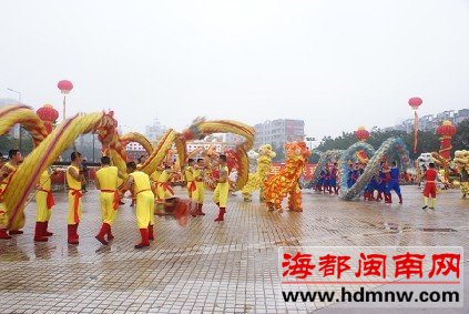 漳州:写满爱语 孔明灯飞