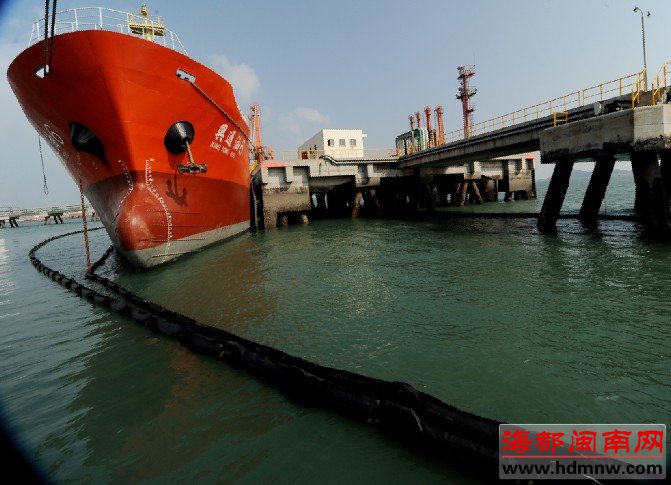 泉港:海上志愿者 训“蛟龙”防溢油