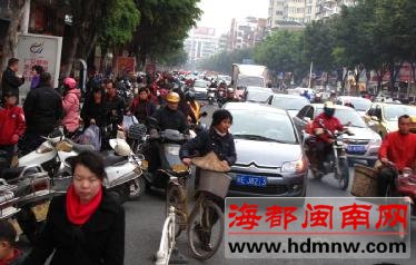 漳州两会之委员建议：尽快改造五中门口路段