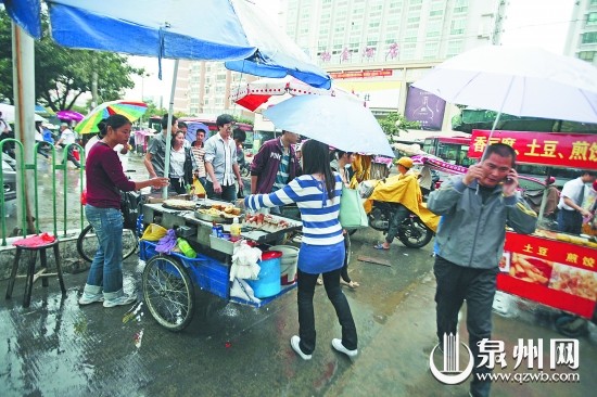 百摊争寸地 规矩谁来定？