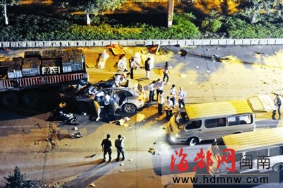 南安水头发生惨烈重大车祸 轿车追尾挂车7人死亡