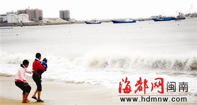 泉州沿海 10级大风10米狂涛
